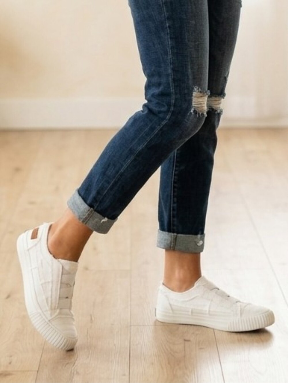 Blowfish Distressed Canvas White Slip-Ons  Sneakers Malibu Marley Sz 7.5